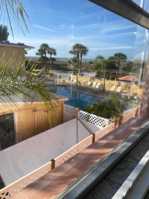 Beachfront Condo On Quiet Treasure Island- 1 Bed St. Pete Beach Eksteriør bilde