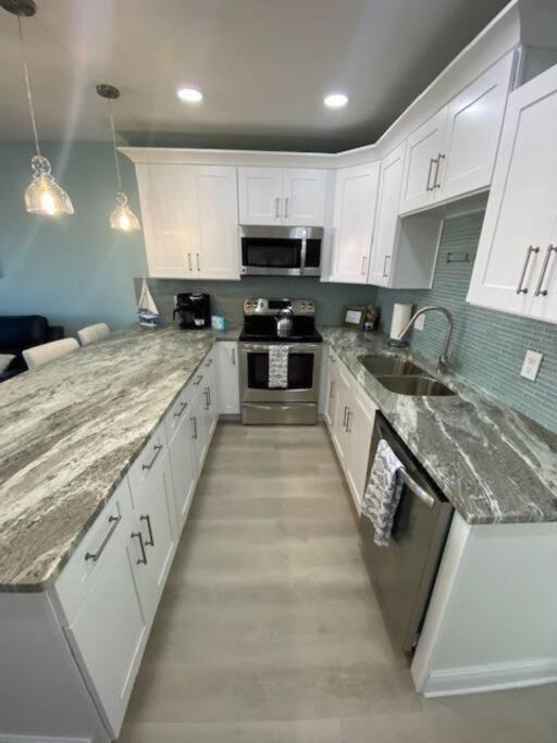 Beachfront Condo On Quiet Treasure Island- 1 Bed St. Pete Beach Eksteriør bilde