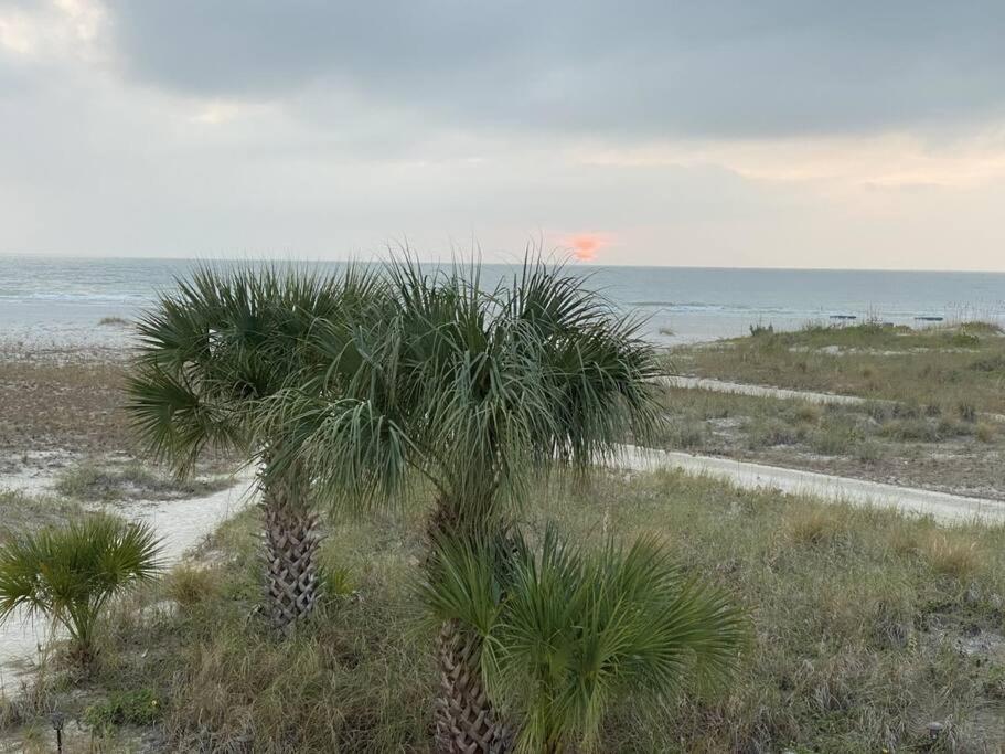 Beachfront Condo On Quiet Treasure Island- 1 Bed St. Pete Beach Eksteriør bilde