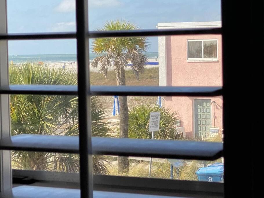 Beachfront Condo On Quiet Treasure Island- 1 Bed St. Pete Beach Eksteriør bilde